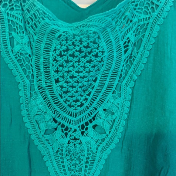 Casual yet elegant green neck angled flattering green blouse. XL - Picture 5 of 6